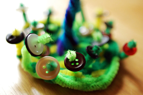 pipe cleaner button sculpture!