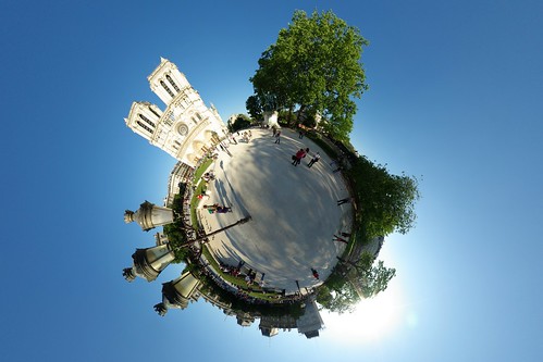 Notre-Dame de Paris (w/pole) by gadl.