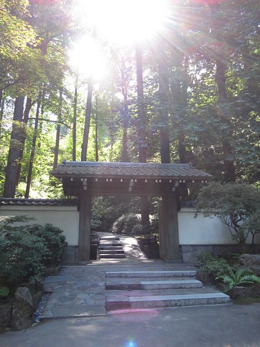 gate to the japanes garden