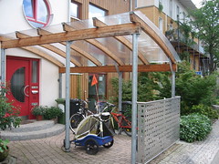 a "family garage" in Vauban (by: Eigen Arbeit, Wikimedia Commons)