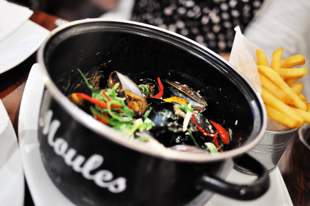 Brouge: Mussels and Frites