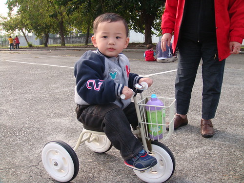 sheenayeh 拍攝的 20090314難得會騎的三輪車。