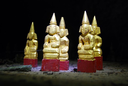 buddhas in upper cave, pak ou