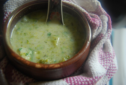 Potato broccoli soup with mint