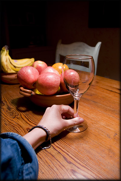cleanse-wine-glass-stem