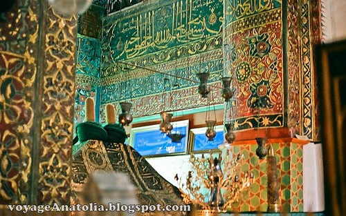 Tomb of Rumi at Konya by voyageAnatolia.blogspot.com