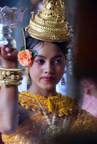 beautiful girl at angkor wat