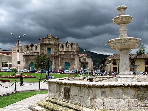 Plaza de armas, Cajamarca (by morrissey)