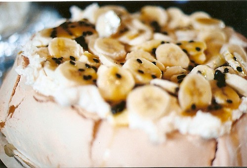 banana passion pavlova