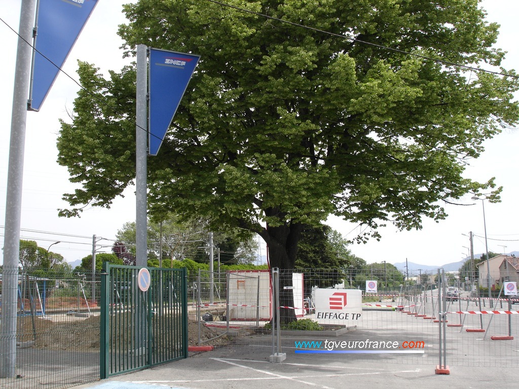 Vue du chantier sur le parking de la gare de La Penne-sur-Huveaune (Département des Bouches-du-Rhône)