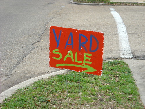 Artsy yard sale sign