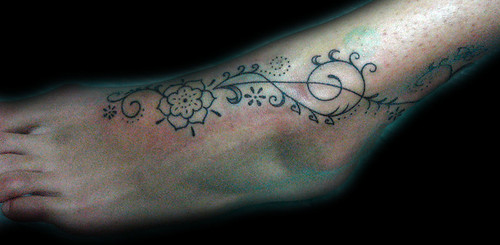 foot tattoo. ghirigori. henna