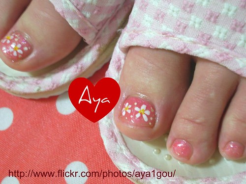 cute, fresh, and simple toenails design for girl