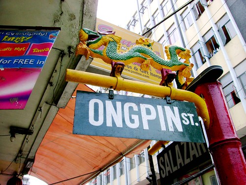 Calle Ongpin - the busiest street of Chinatown