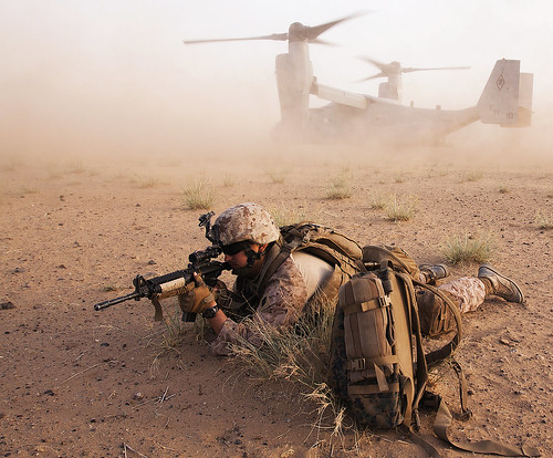 フリー写真素材|社会・環境|戦争・軍隊|乗り物|航空機|兵士|V-オスプレイ|アフガニスタン|アメリカ海兵隊|