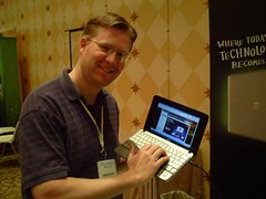Wes Fryer with the HP Mini 1000 netbook