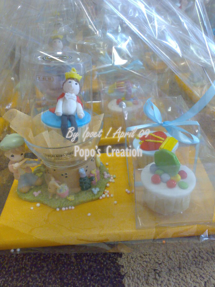 Packaging for prince cupcake set