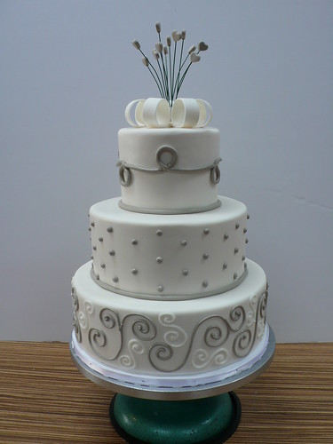 Chic Modern wedding Cake white and grey
