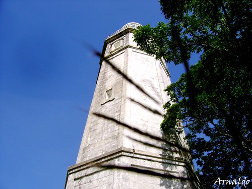 The best known landmarks in Lilo-an is its historic lighthouse at Bagacay Point