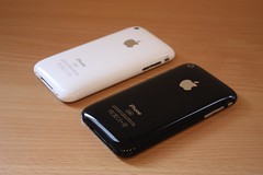 Source: Black & White iPhone 3GS Comparison by humedini on Flickr
