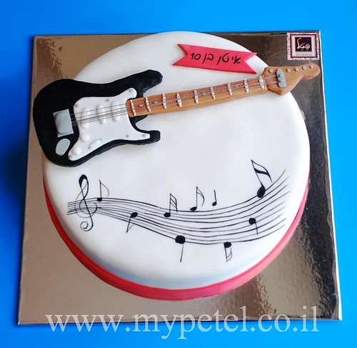 Electric Guitar Cake ~*~ ×¢×•×’×ª ×’×™×˜×¨×” - a photo on Flickriver