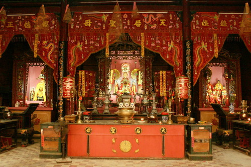 Tam Son Hoi Quan main shrine