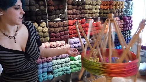86/279 2009 Winding yarn at Knit New York