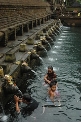 Bathing fountains at Pura Tirta Empul