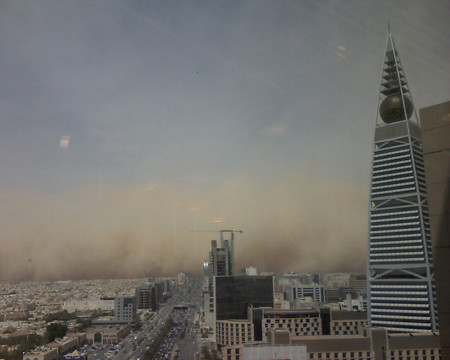 بداية العاصفة الترابية على مدينة الرياض