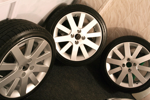 peugeot wheels photograph