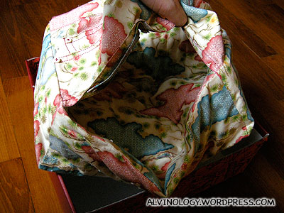 Detachable/reversible kimono bag
