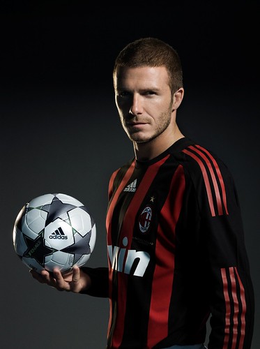 Beckham_Milan_sideballinhandupperbody