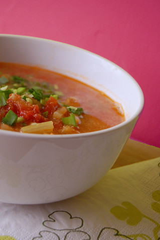 Pomidorowa zupa z selerem naciowym
