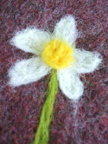 Needle felted daisy