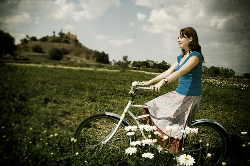 フリー画像|人物写真|女性ポートレイト|白人女性|自転車|フリー素材|