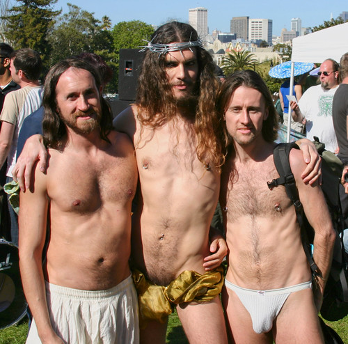 Is that Russell Brand in the middle?