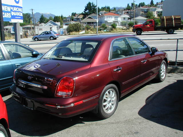 blue 2002 red canada color colour car automobile bc britishcolumbia burnaby hyundai 2000s canadagood