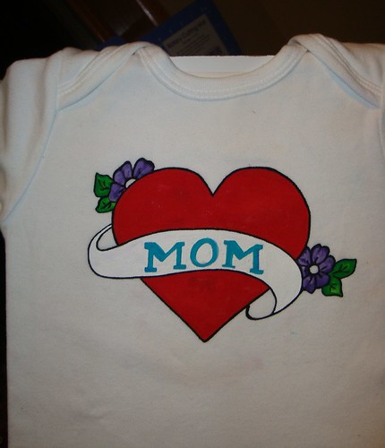 "Mom" Heart tattoo style design