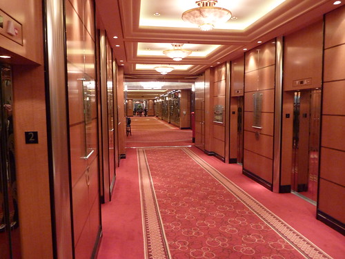 Queen Mary 2 Grand Lobby (6)