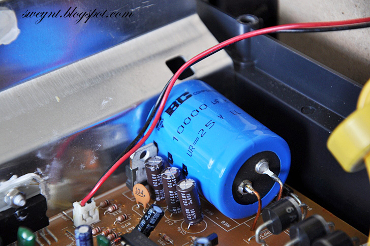 There is one big capacitor which I replaced with BC Component capacitor of 