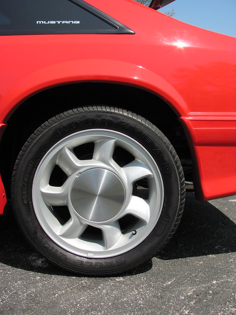 red wheel tire carshow svt stlouismo museumoftransportation foxbody centercap turbinewheels 1993fordmustangcobra