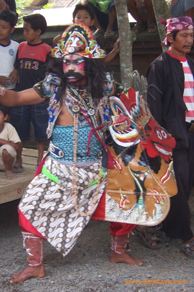 Praburoro Traditional Dance - Banyuwangi