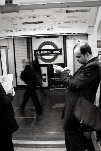 London:Tube (by Khairi Hafsham Khalil)