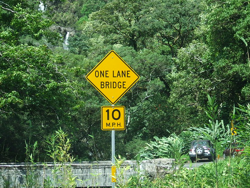 ROAD TO HANA 56 ONE-LANE BRIDGES