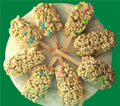 marshmallows in lucky charms. Lucky Charms Treat Bars