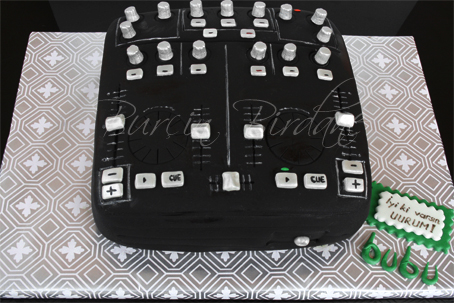 DJ Mixer Cake Y