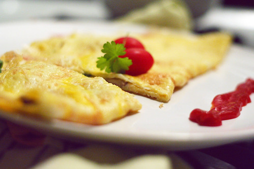 what's for dinner? // goat cheese & scallion omelette