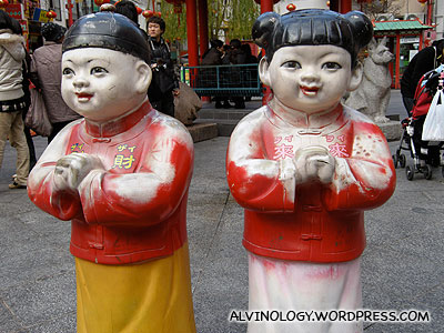 These two China doll statues are the ultimate in cheesiness!