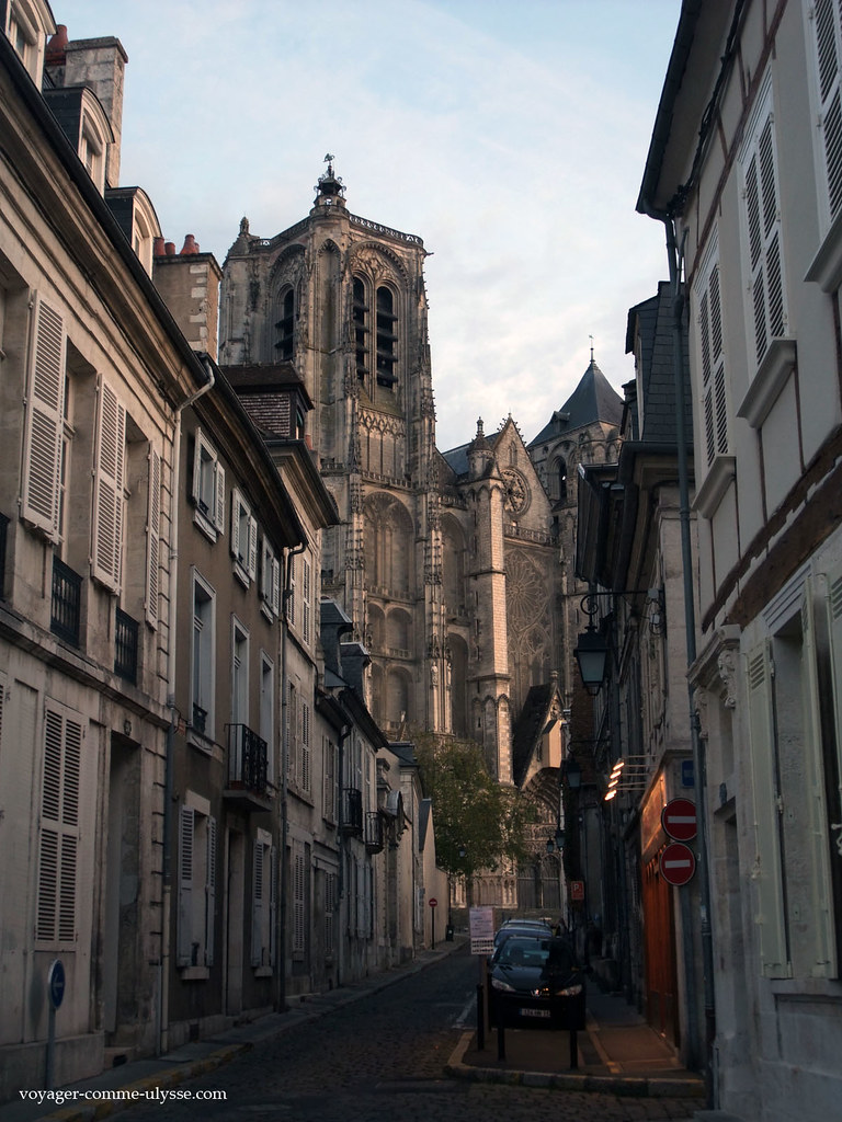 Catedral de Bourges, no fim da rua