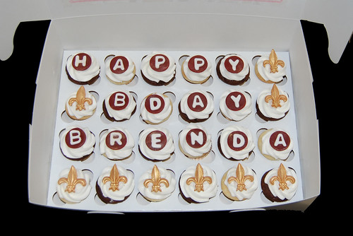 The happy birthday message is done on maroon circles and the remaining mini 